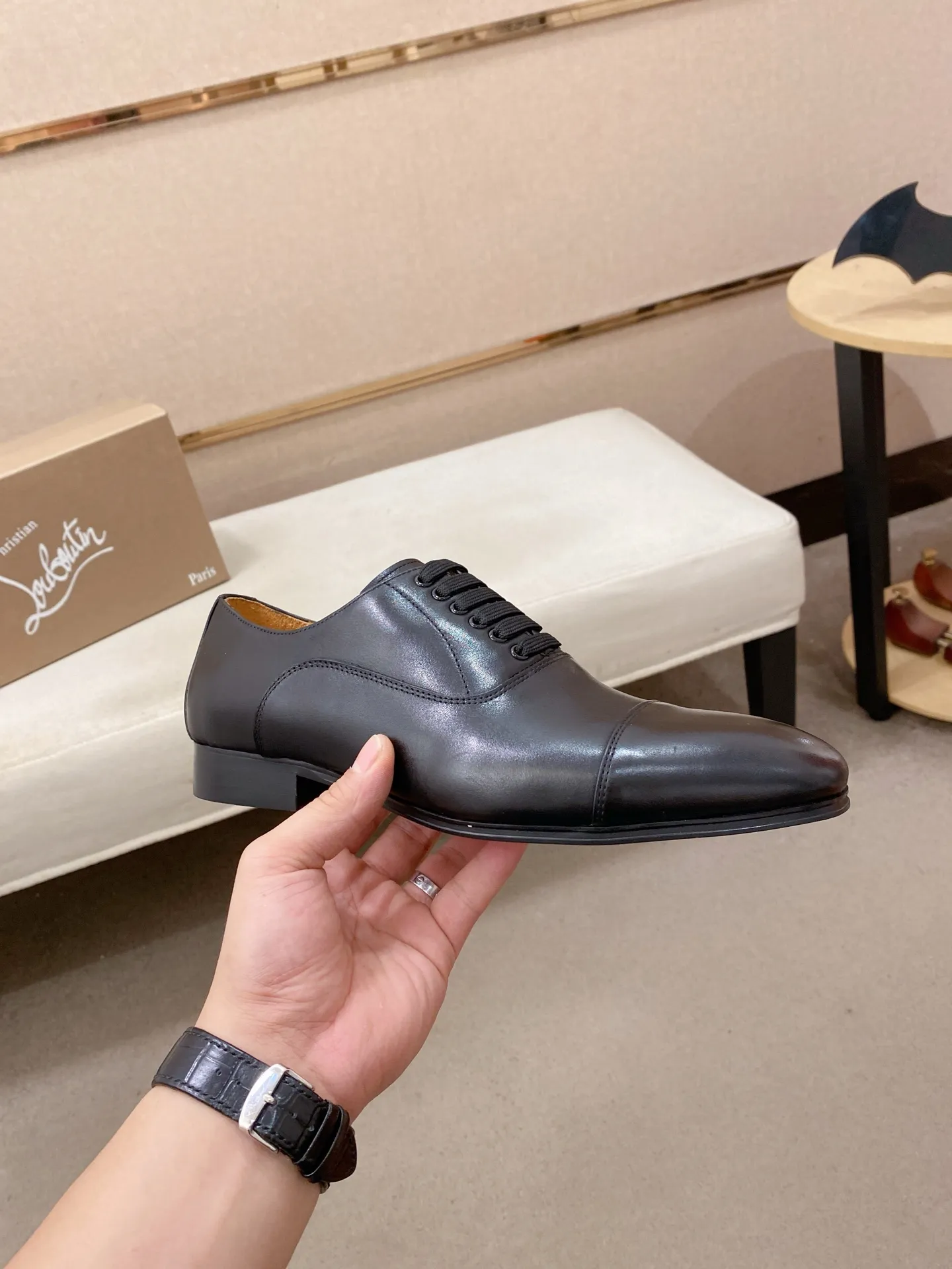 Men's shoes💰:620💰 CL Red bottom series top purchasing agent🔍🔍🇮🇹Italian imported cowhide surface, all imported sheepskin lining💪💪, completely 1⃣️ to 1⃣️reproduction🇮🇹💪💪, ⚠shoes Bottom: The original factory provides the original bottom, the exclusive movable molded bottom is super comfortable, ⚠Original factory follow-up goods, 🔍🔍high quality, you can enter and leave the counter at will, welcome to compare⚠ Code number: 39-44 (38 can be customized, 45 is non-refundable)